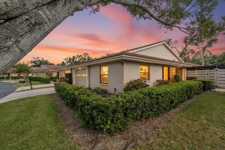 Property Photo:  4565 Lakecrest Place 18  FL 34233 