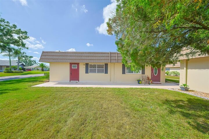 Property Photo: 202 Bedford Street 72 FL 33573