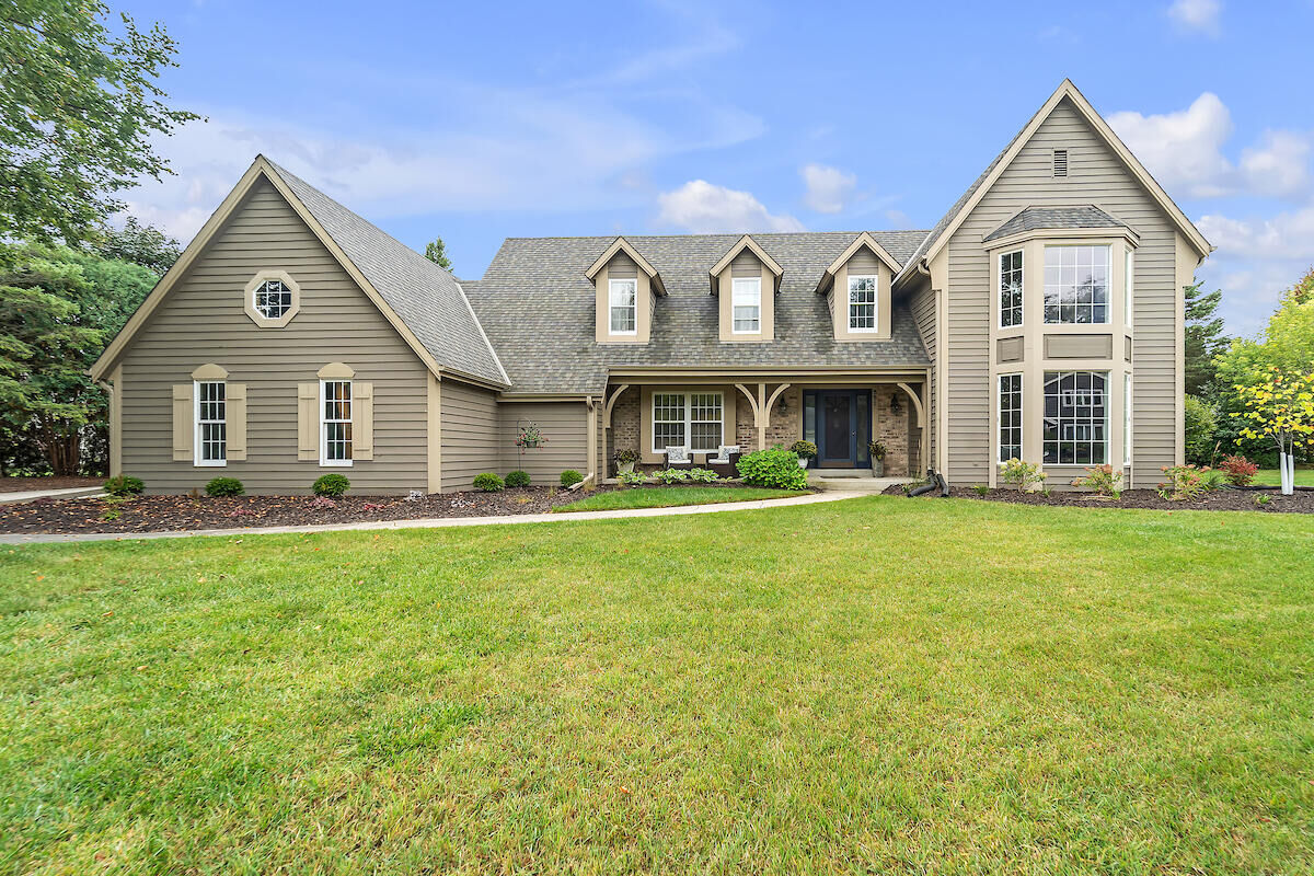 Property Photo:  331 Juniper Ct  WI 53024 