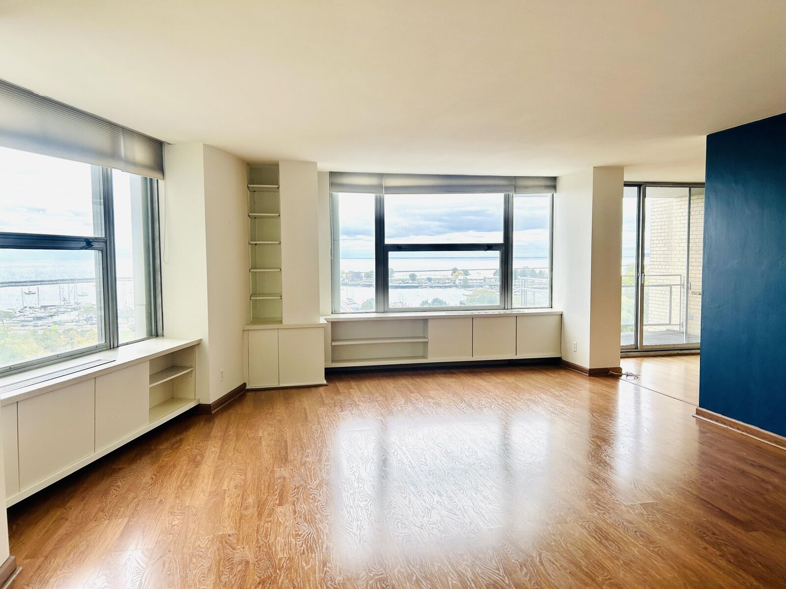 Property Photo:  1610 N Prospect Ave 506  WI 53202