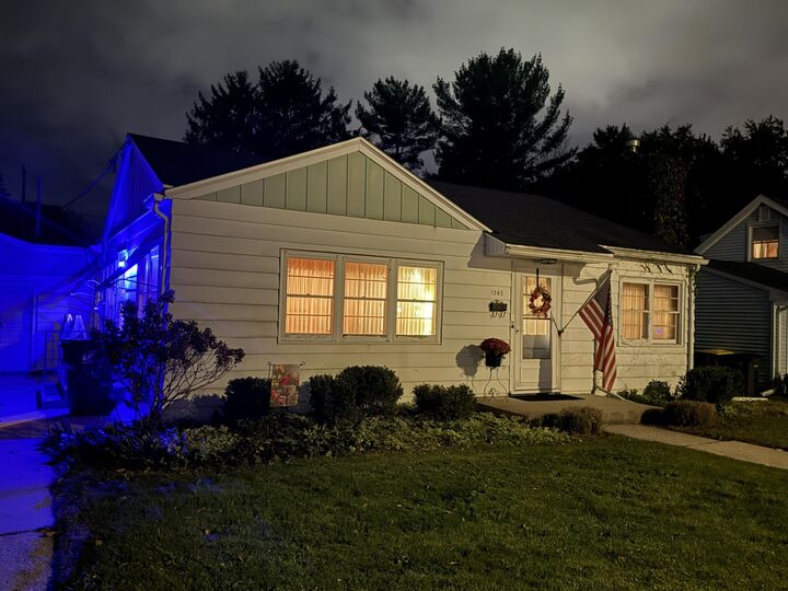 Property Photo:  1343 Hillside Dr  WI 53186