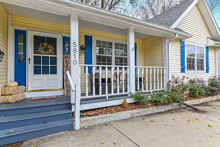 Property Photo:  5810 Finch Ln  WI 53402