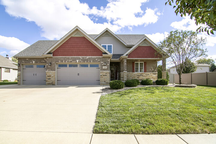Property Photo: 1230 Eagle Bluff Drive IL 60914