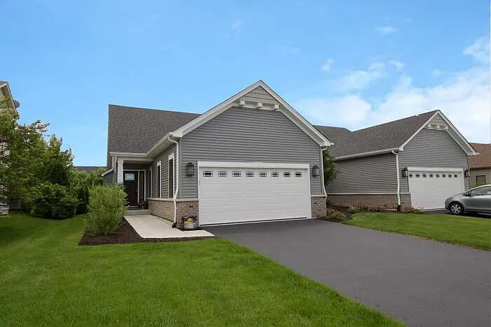 Property Photo: 538 Sudbury Circle IL 60543