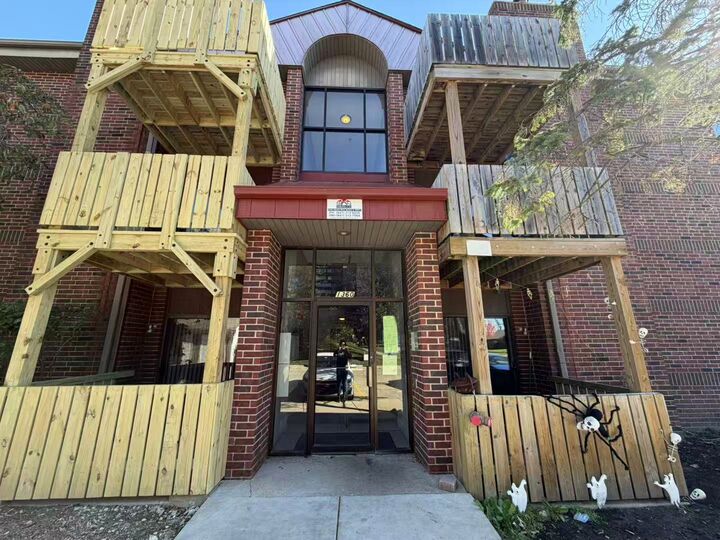 Property Photo:  1360 Brook Street F  IL 60174 