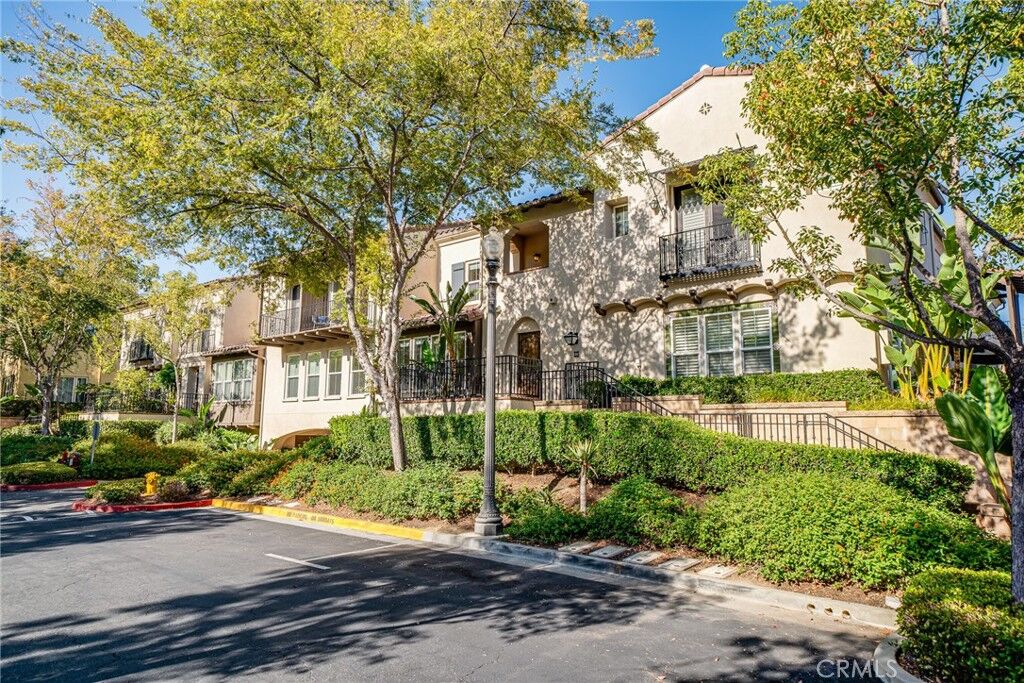 Property Photo:  883 Terrace Lane Way W 1  CA 91765