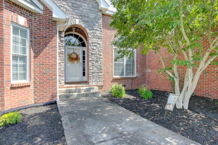 Property Photo: 2564 Hedgerow Ln TN 37043