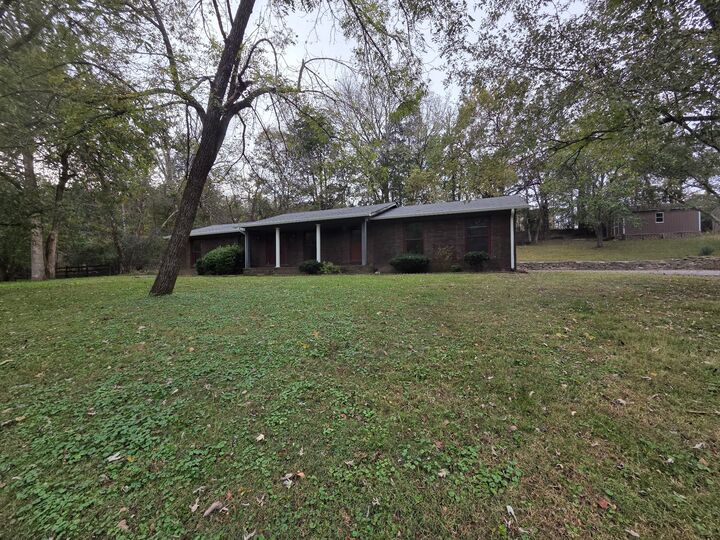 Property Photo:  148 Tanglewood Dr  TN 37190