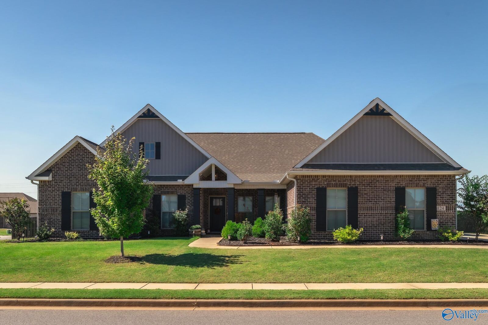 Property Photo: 124 Hudson River Drive AL 35756