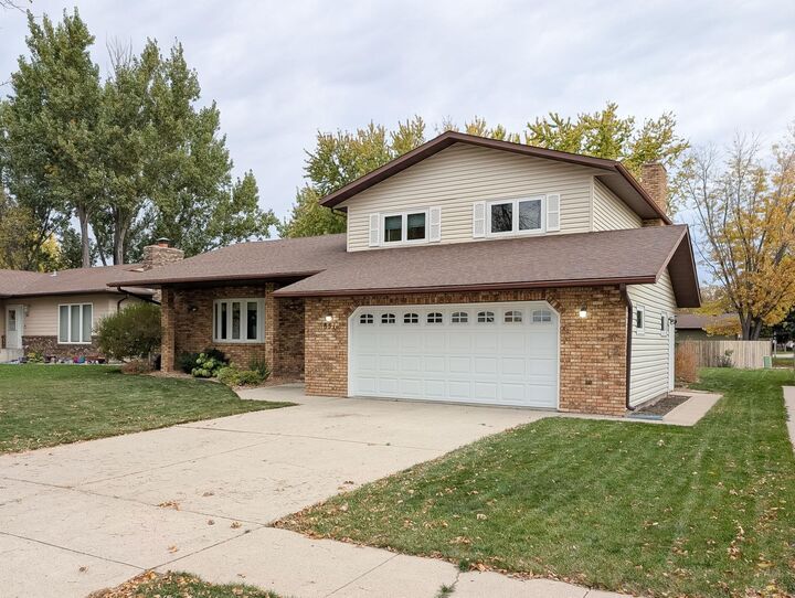 Property Photo: 851 12th Avenue E ND 58078