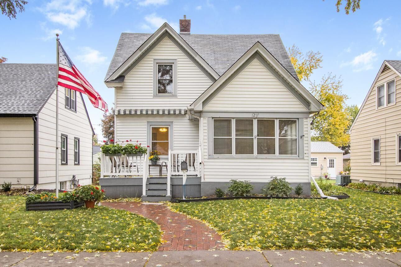 Property Photo:  1211 Juliet Avenue  MN 55105