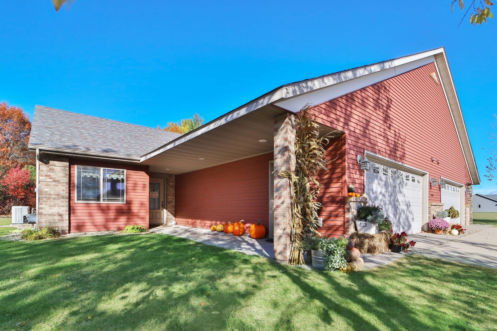 Property Photo:  902 Meadow Lark Lane  MN 56347 