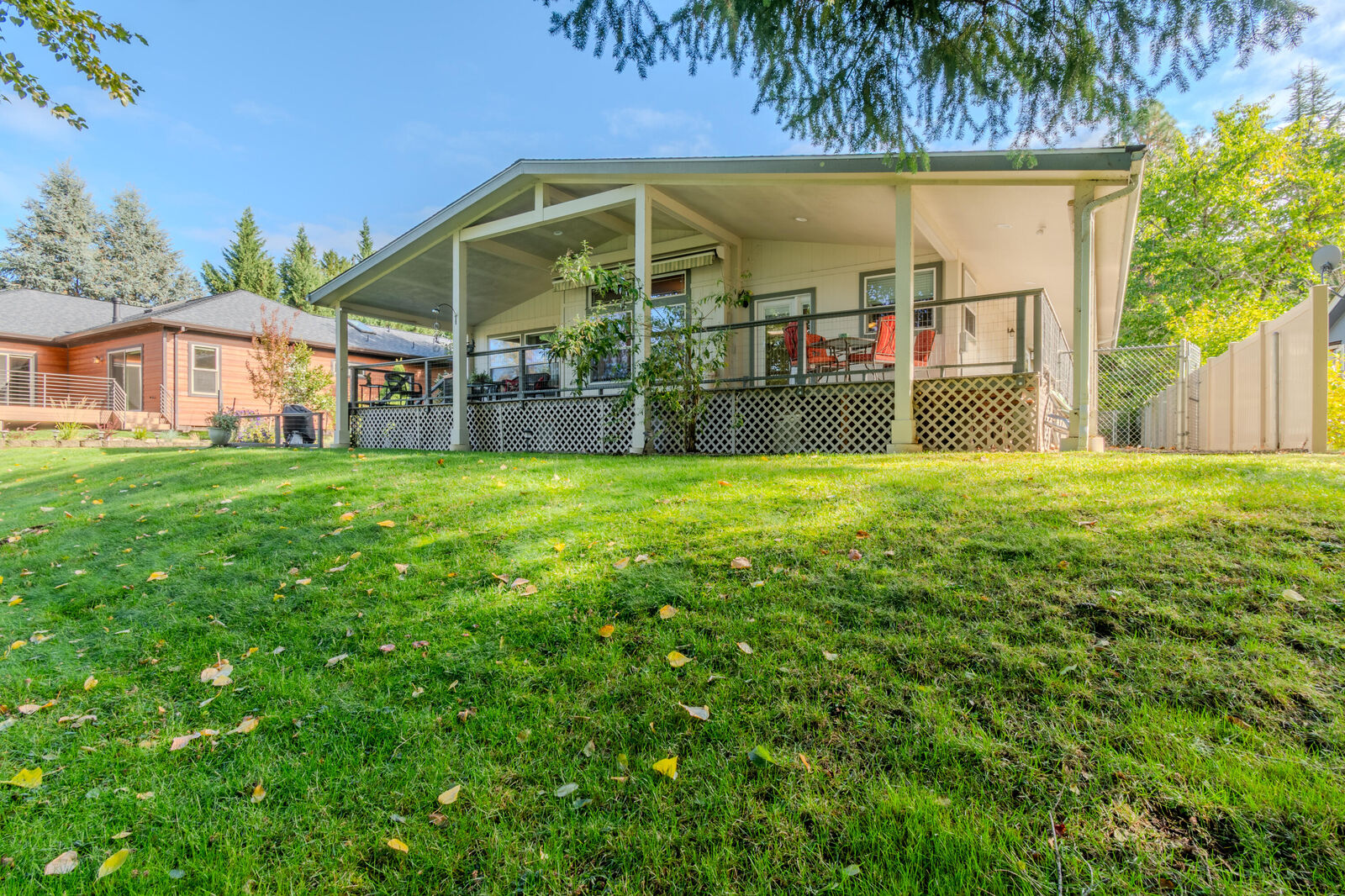 Property Photo: 20455 Highway 62 OR 97539