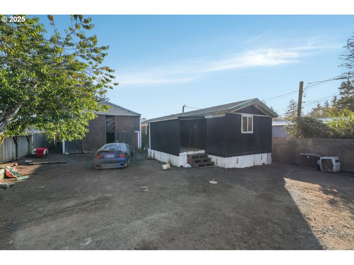 90842 Hollywood Ln  Coos Bay OR 97420 photo