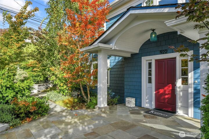 Property Photo:  922  Nob Hill Avenue N  WA 98109