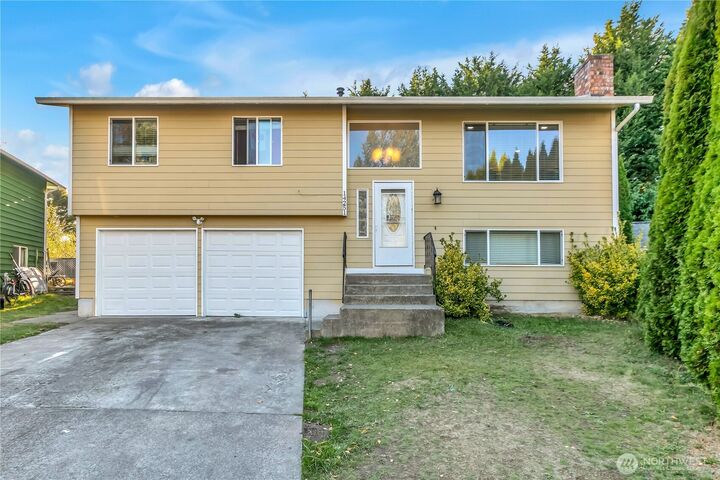 Property Photo:  14251 SE 257th Place  WA 98042