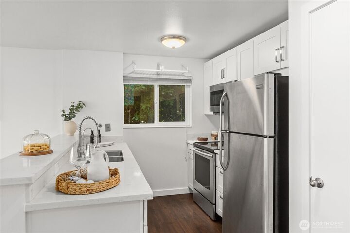 Property Photo:  2636  22nd Avenue W 101  WA 98199 