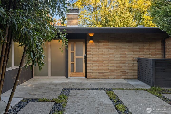 Property Photo:  5560 S Holly Street  WA 98118
