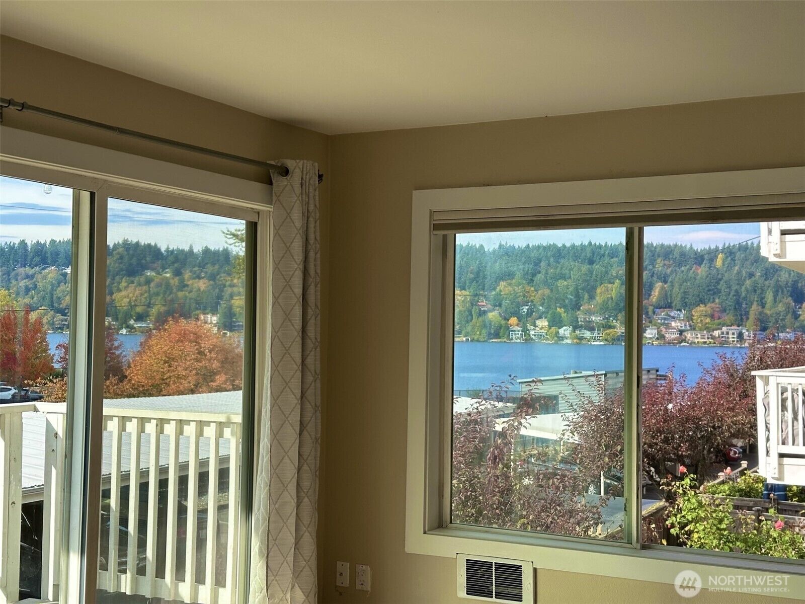 Property Photo:  5021  Ripley Lane N 212  WA 98056 