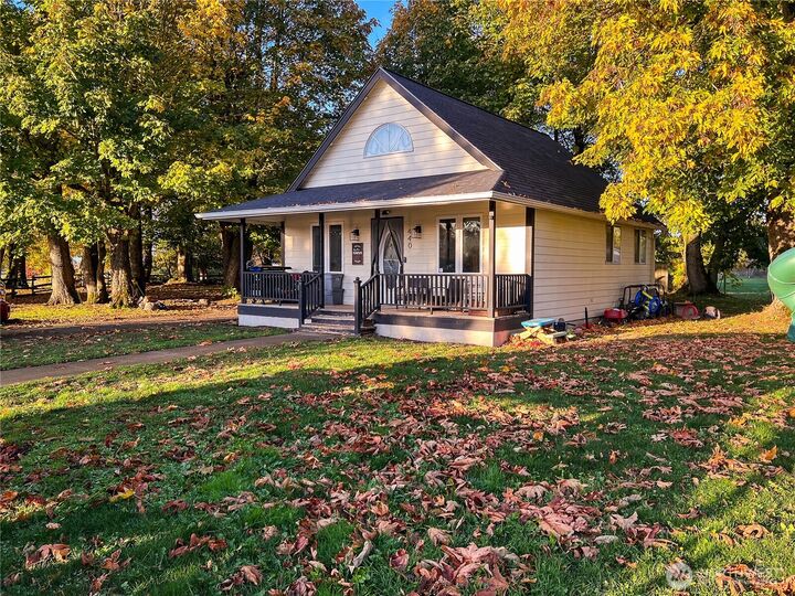 Property Photo:  440 E Wiser Lake Rd,  WA 98264