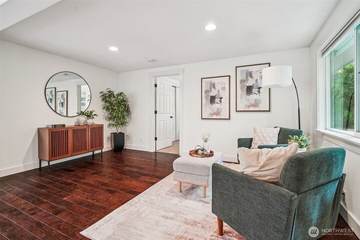Property Photo:  3047  124th Avenue NE  WA 98005