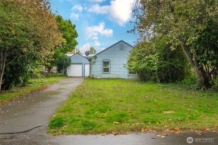 Property Photo:  2129  Jackson Avenue NW  WA 98502 