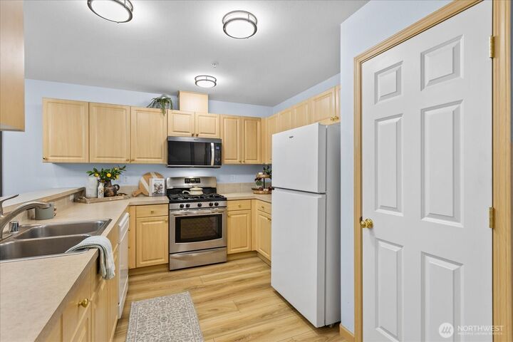 Property Photo:  15414  35th Avenue W 54  WA 98087
