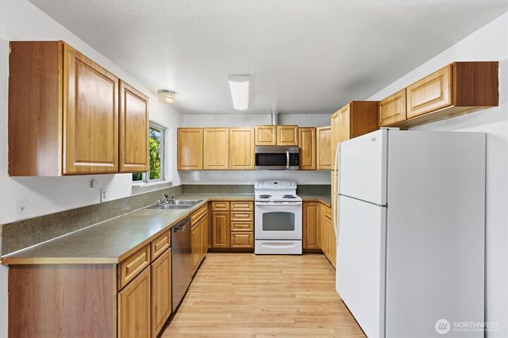 Property Photo:  4759  Windemere Street  WA 98632