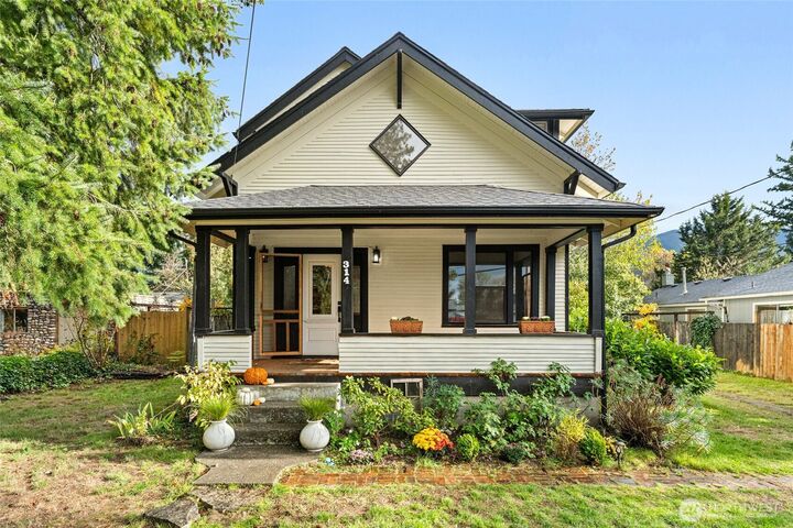Property Photo:  314  1st Street  WA 98251 