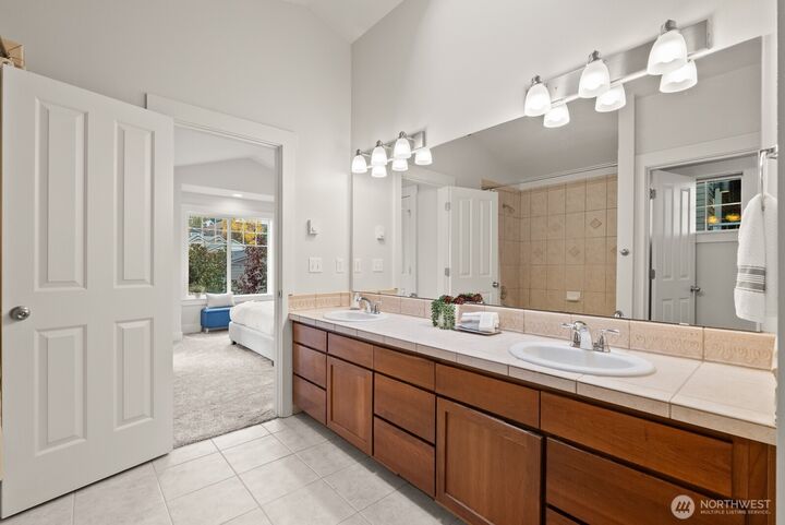 Property Photo:  121  21st Avenue E C  WA 98112 