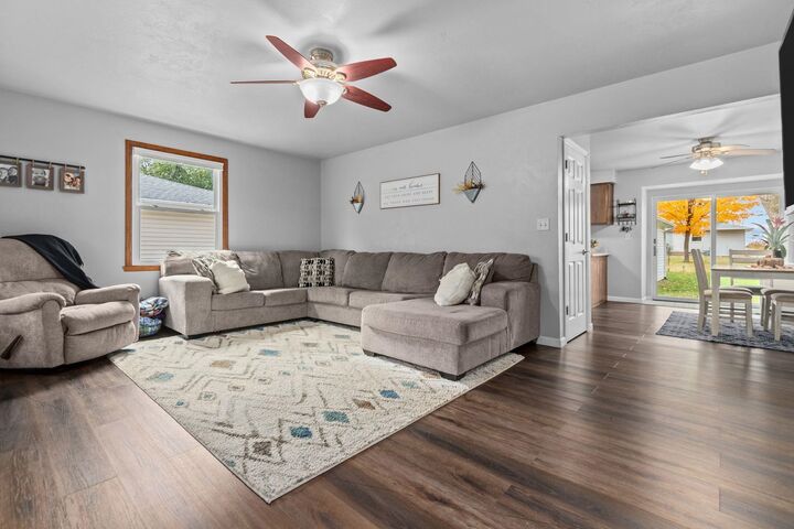 Property Photo:  1207 Hietpas Street  WI 54140-2305 