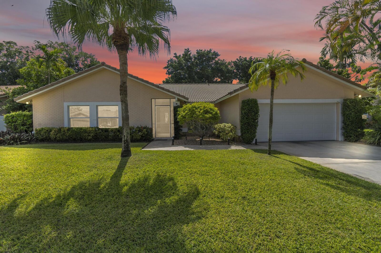 Property Photo: 10070 Crosswind Road FL 33498