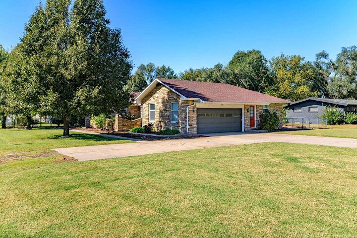 Property Photo:  8020 W Hendryx Ave  KS 67209