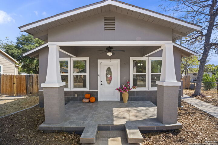 Property Photo: 1530 SW 19th Street TX 78207