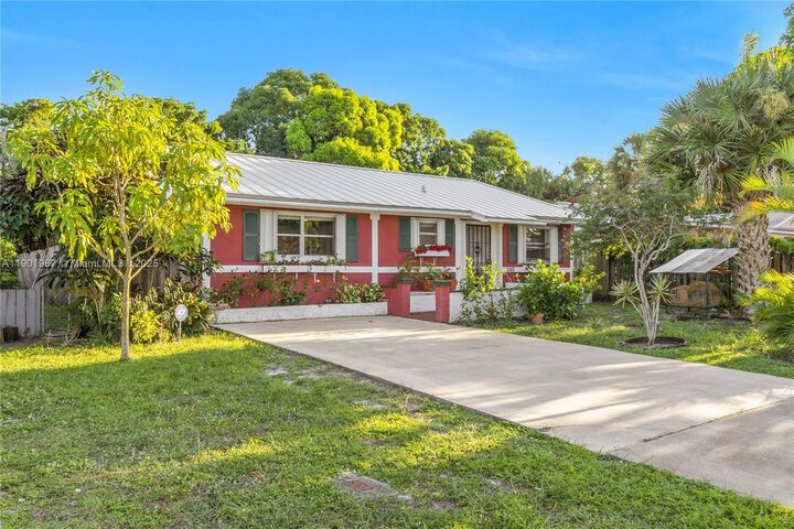 Property Photo: 3382 SE Hawthorne St FL 34997