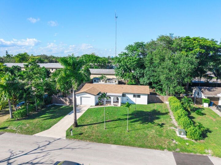 Property Photo:  4871 SW 36th Ct  FL 33023
