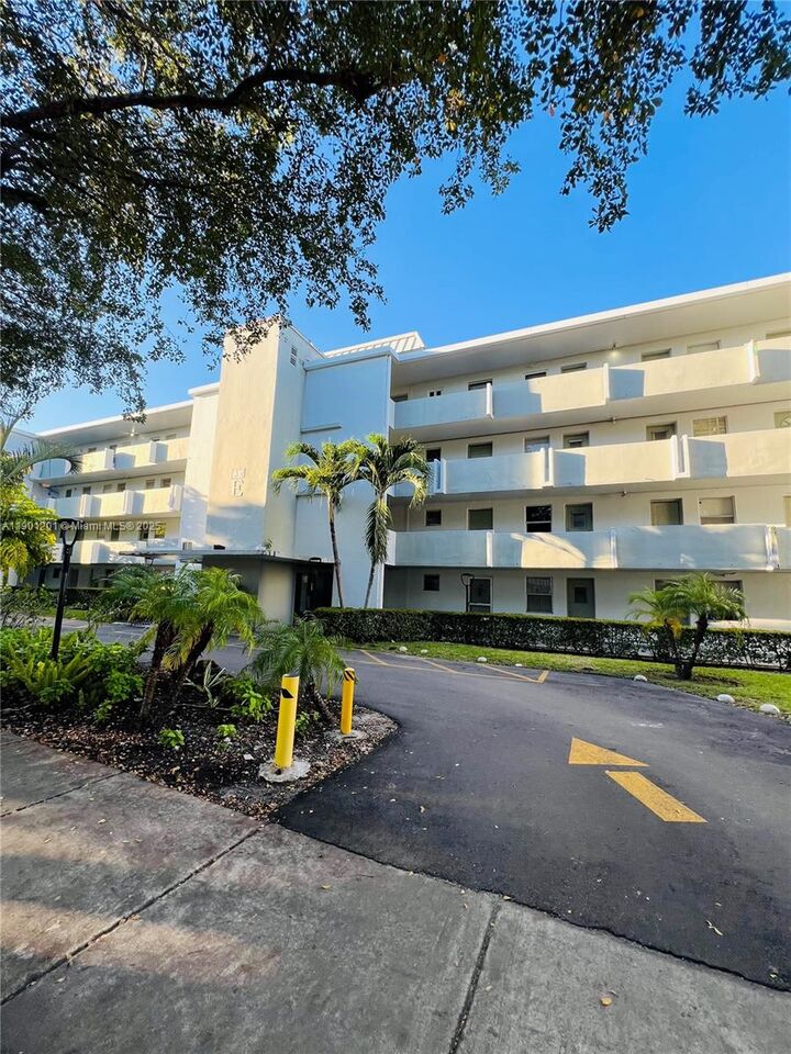 1351 NE 191st St E211  Miami FL 33179 photo