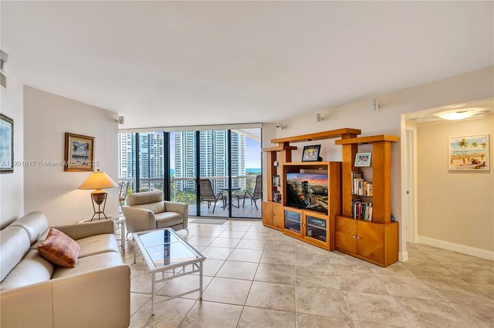 Property Photo: 3610 Yacht Club Dr Ph07 FL 33180