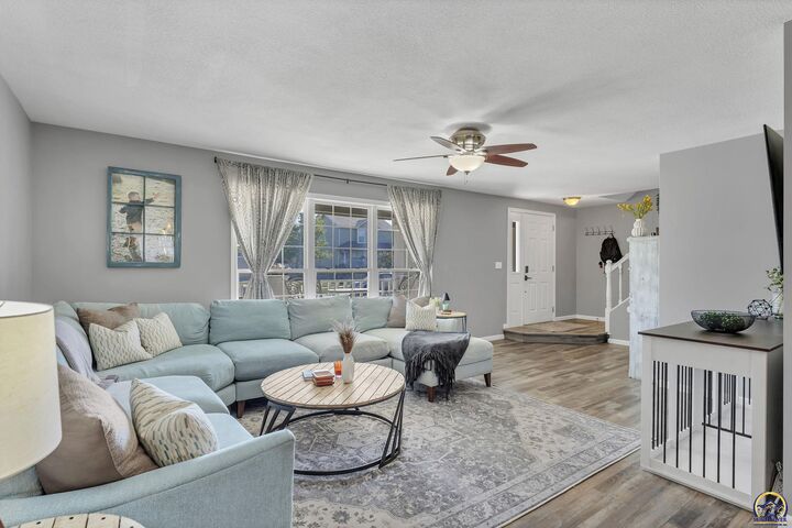 Property Photo:  5644 SW 36th St  KS 66614