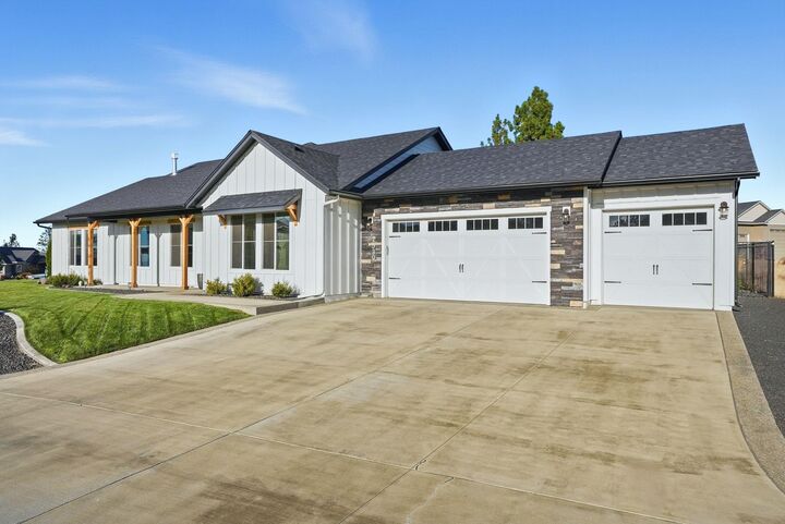 Property Photo: 2539 S Man O War Ln WA 99037