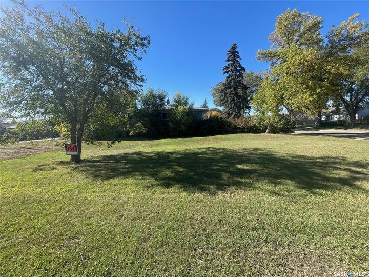 Property Photo:  4307 8th Avenue  SK S4T 0V1 