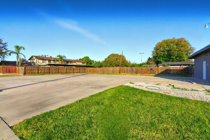 Property Photo:  1326 Patterson Avenue  CA 93212 