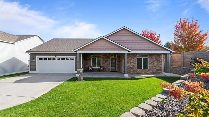 Property Photo:  2409 S Edison St  WA 99338