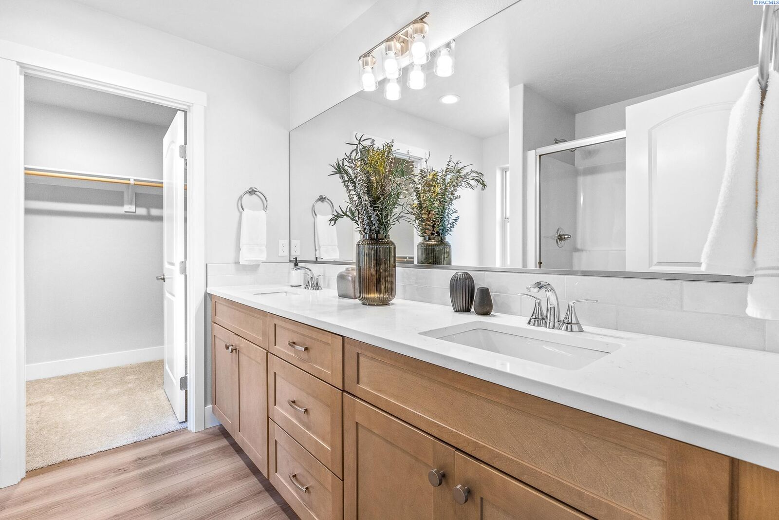 Property Photo: 2837 S Osborne St WA 99338