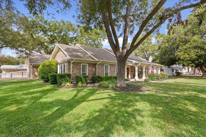 Property Photo:  1306 Ash Street  TX 78626