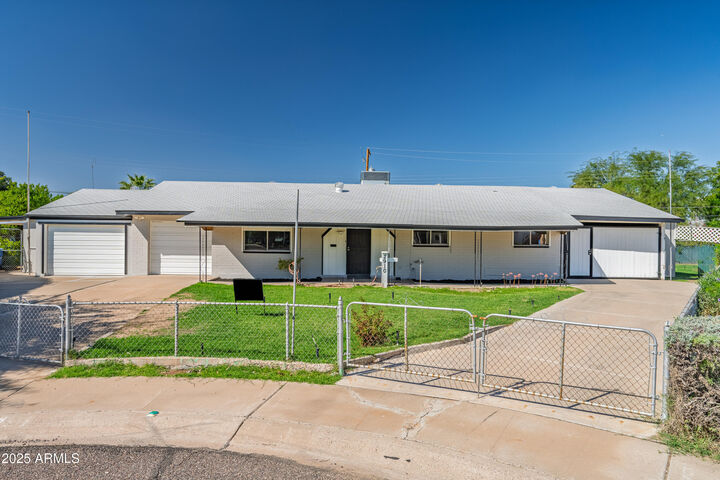 Property Photo:  2910 N 60th Drive  AZ 85033