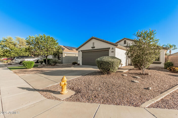 Property Photo:  1027 W Desert Canyon Drive  AZ 85143 