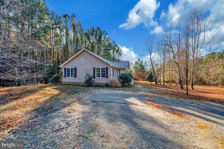 Property Photo: 11532 Taylor Ridge Way VA 22551