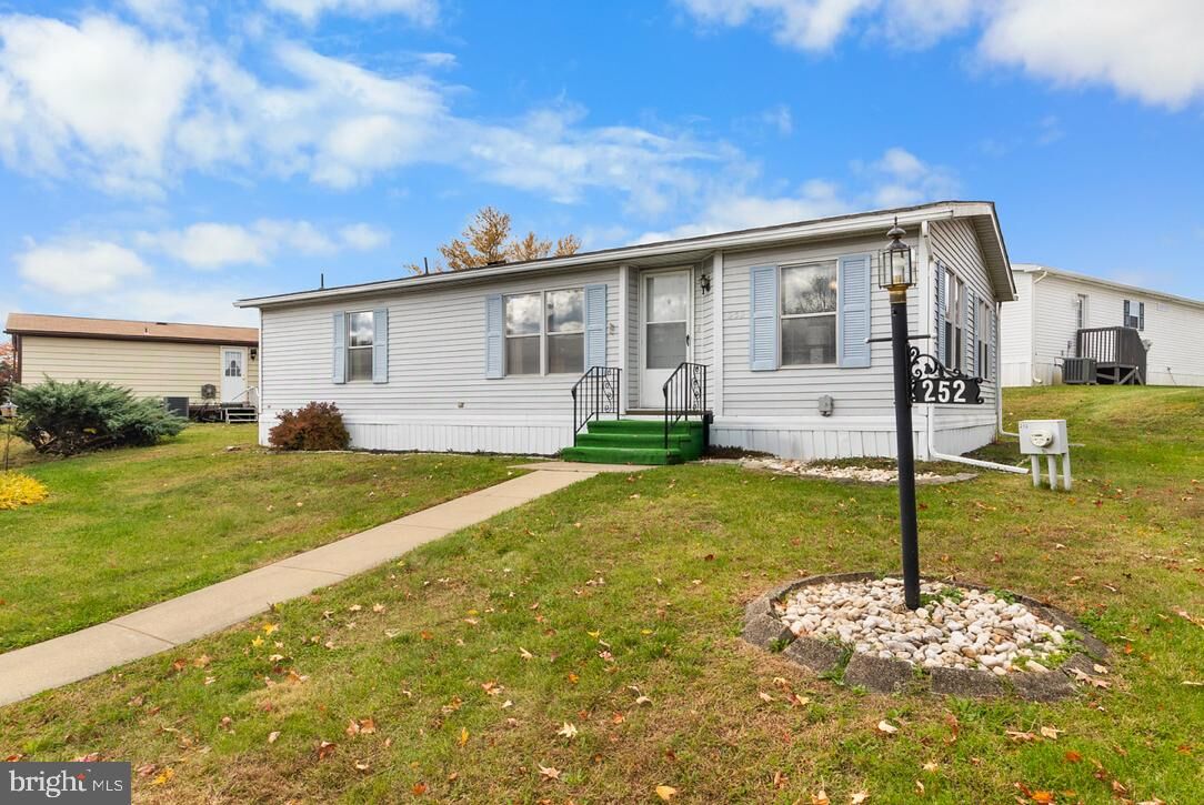 Property Photo: 252 Fawn Valley Court PA 19454
