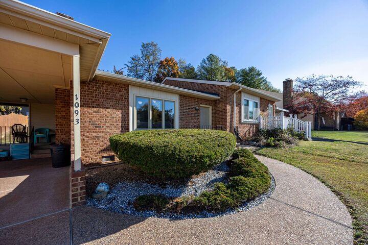 Property Photo:  1093 Rosedale Dr  VA 22801